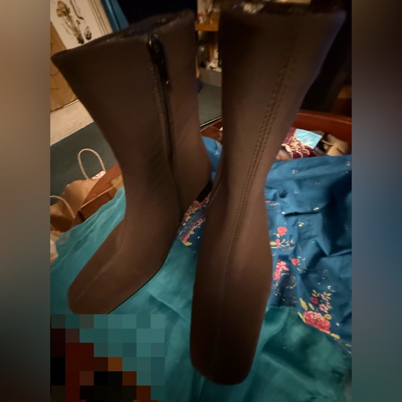 BEST Boots you can find..  lined with 100% wool to keep your feet warm n dry!! - Picture 4 of 14